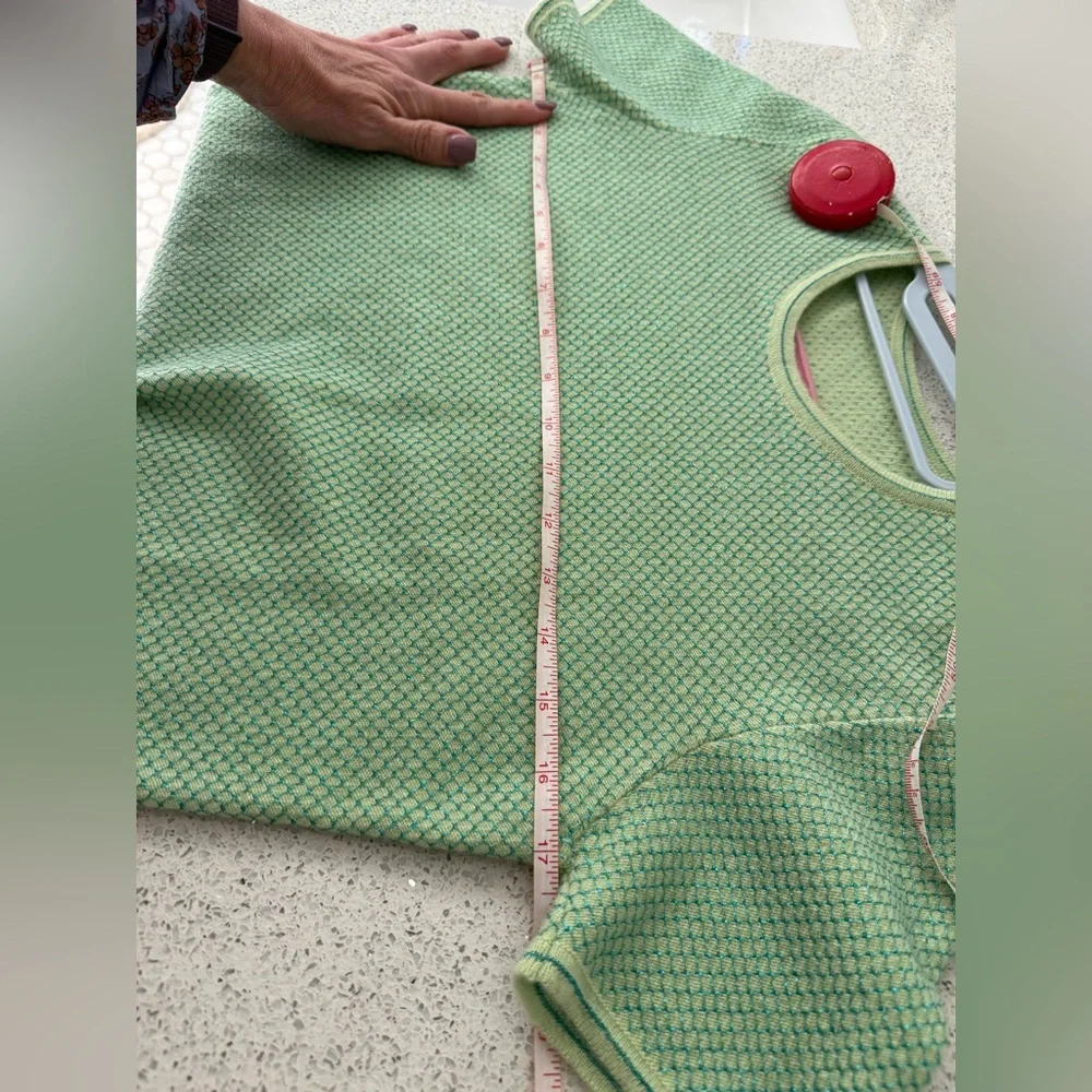 CHANEL Cashmere Vintage Light Green/Teal Thread 🧵 Short-Sleeve Knit Top - Picture 7 of 13